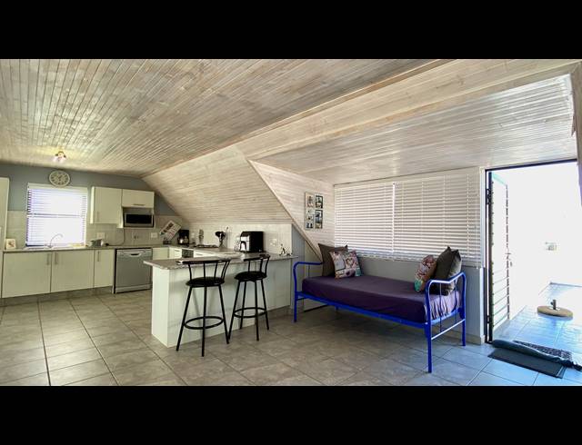 6 BEDROOM HOUSE FOR SALE IN DWARSKERSBOS